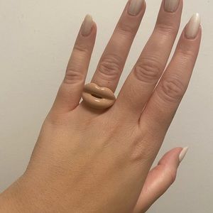HOT LIPS by Solange Nude Lips Ring